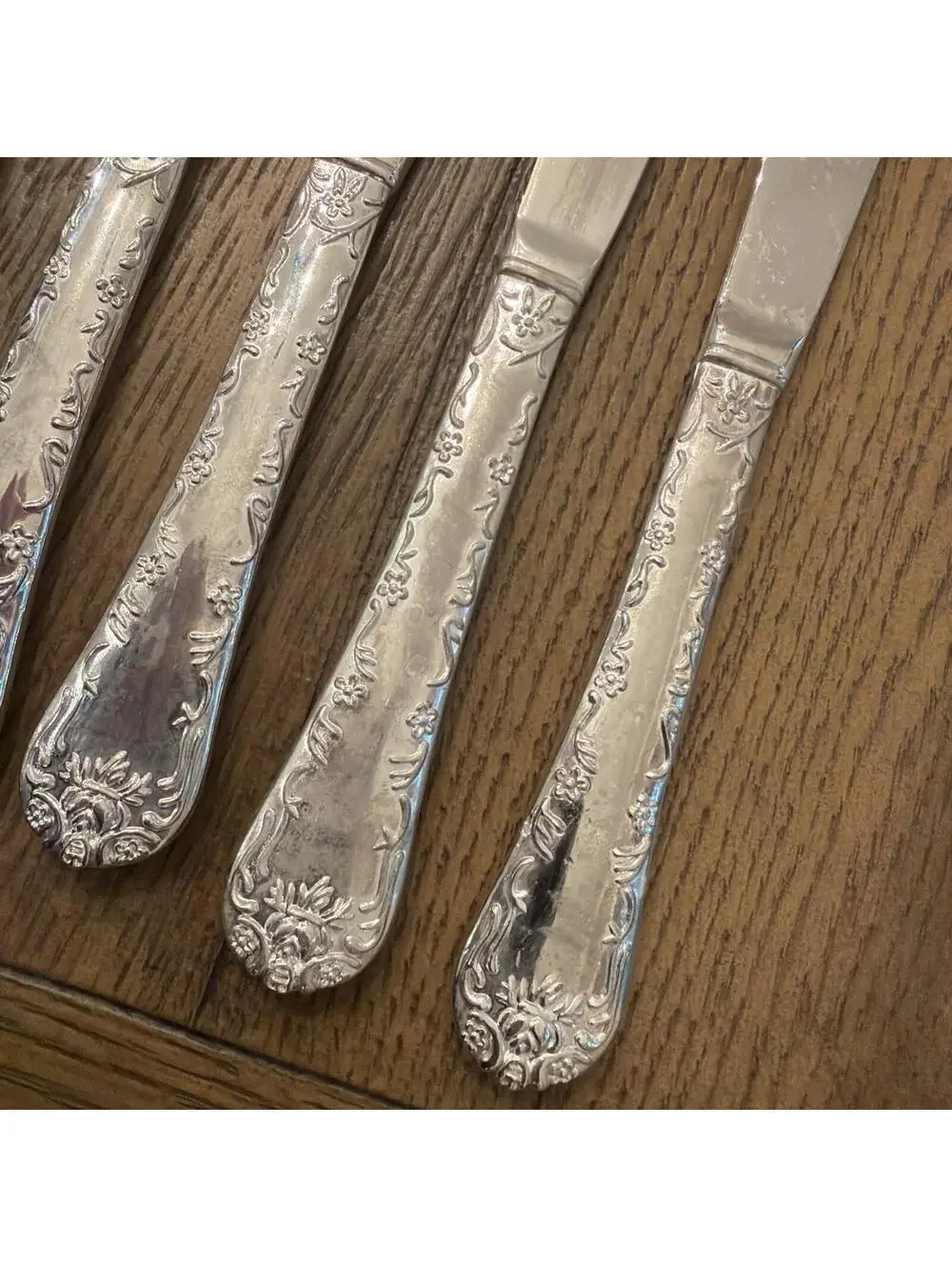 Wm. Rogers & Son Enchanted Rose Dinner Knives – Set of 12.